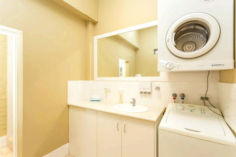 Globe Apartments - Accommodation Daintree 2