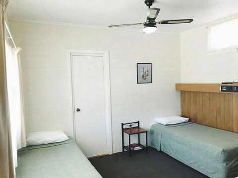 Glossop Motel - Accommodation Daintree 0