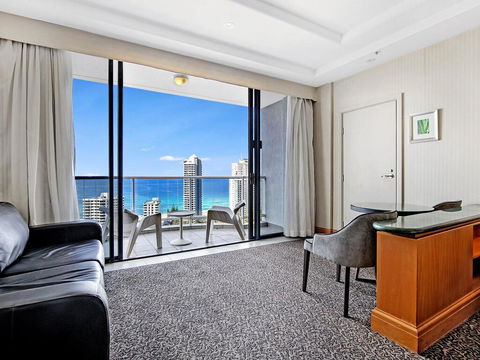 Gold Tower 20th Level Dual Key Ocean View - Accommodation Daintree 2