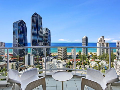 Gold Tower 20th Level Dual Key Ocean View - Accommodation Daintree 0