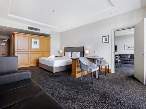Gold Tower 20th Level Dual Key Ocean View - Accommodation Daintree 3