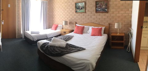 Golden Chain Aalana Motor Inn - Accommodation Daintree 0