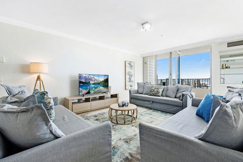 Golden Gate 2 Storey Penthouse With Pool - We Accommodate - Accommodation Daintree 3