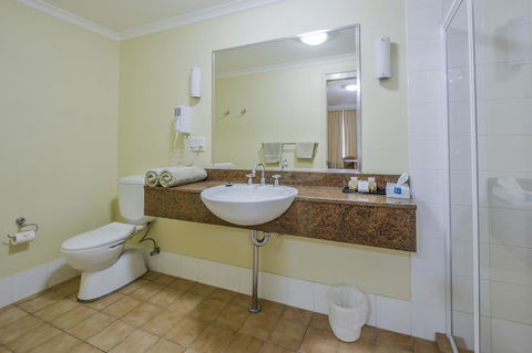 Golden Guitar Motor Inn - Accommodation Daintree 1
