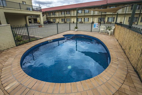 Golden Guitar Motor Inn - Accommodation Daintree 3