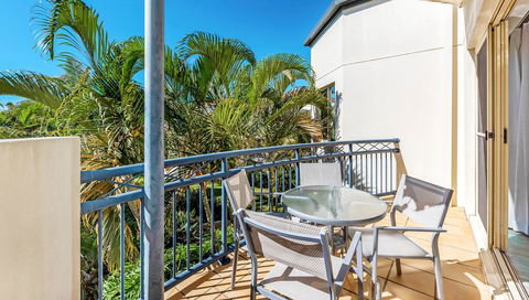 Golden Riviera Absolute Beachfront Resort - Accommodation Daintree 2