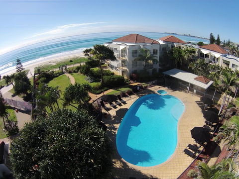 Golden Riviera Absolute Beachfront Resort - Accommodation Daintree 0