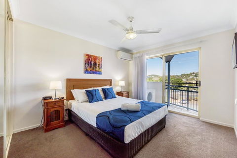 Golden Riviera Absolute Beachfront Resort - Accommodation Daintree 3