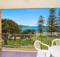 Golden Shores U8 21 Landsborough Parade - Accommodation Daintree