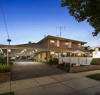 Golden Square Motor Inn - Accommodation Daintree