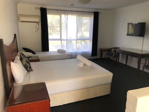 Golf Place Inn - Accommodation Daintree 3