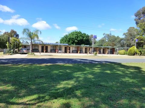 Golfers Retreat Motel - Accommodation Daintree 0