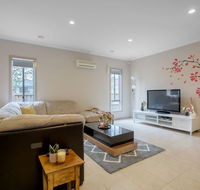 Gorgeous 4BR home in Point Cook - Accommodation Daintree