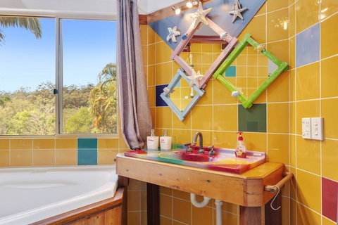 Gorgeous Mediterranean-style Hinterland Home - Accommodation Daintree 2