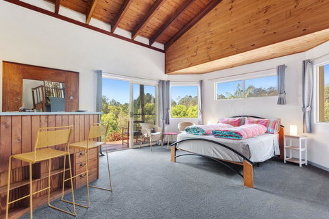 Gorgeous Mediterranean-style Hinterland Home - Accommodation Daintree 1