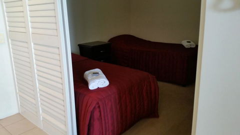 Grand Hotel Ocean View Apartment Labrador - Accommodation Daintree 3