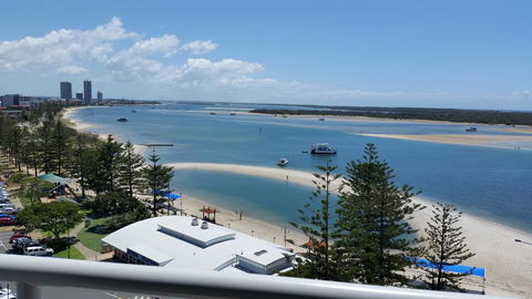 Grand Hotel Ocean View Apartment Labrador - Accommodation Daintree 0