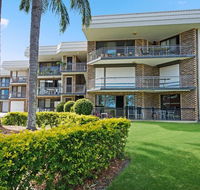 Great location close to waterfront Shops Restaurants and Cafes. - Accommodation Daintree