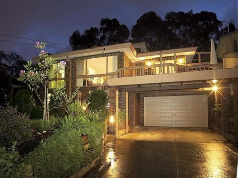 Great Views/Location 5 Bedrooms In Glen Waverley - Accommodation Daintree 0