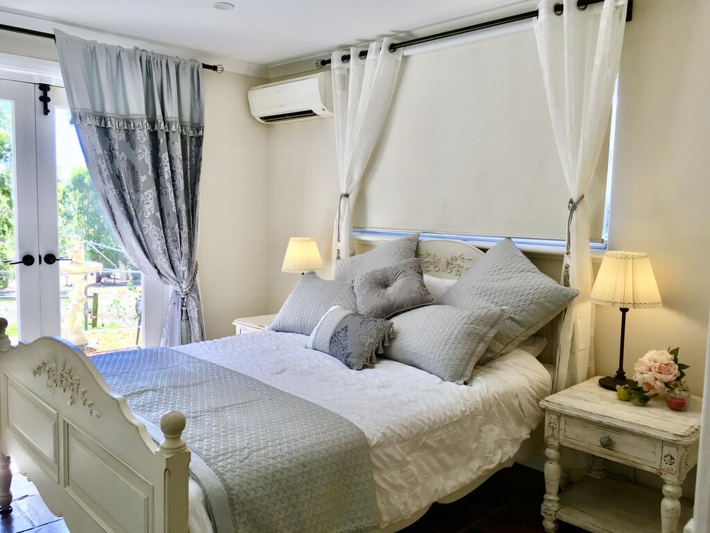 Hovea WA Accommodation Daintree