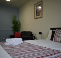 Hamilton Lakeside Motel - Accommodation Daintree