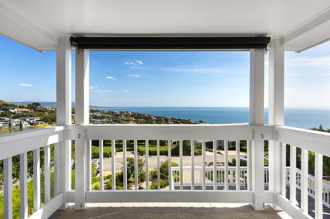 Hampton's Retreat Family Friendly, Water Views, Close To Beach With Heated Pool - Accommodation Daintree 2