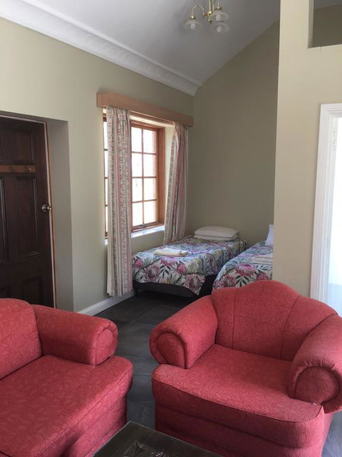 Hatchers Richmond Manor - Accommodation Daintree 3