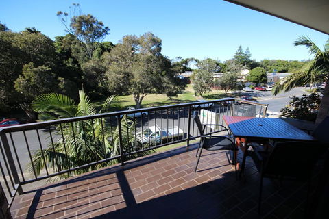 Hawaiian Gardens - Unit 3 - Accommodation Daintree 3