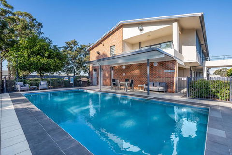 Hawkesbury Race Club Motel - Accommodation Daintree 1