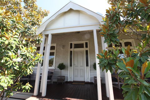 Healesville House - Magnolia House - Accommodation Daintree 2