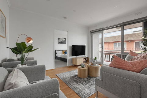 Heart Of Ormond Apartment By Ready Set Host - Accommodation Daintree 0