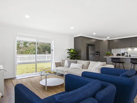 Heartland And Burrows - 450m To Beach - Accommodation Daintree 0
