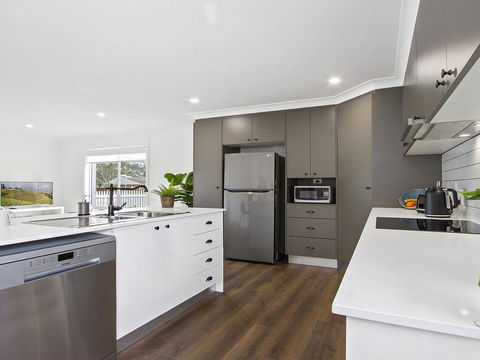 Heartland And Burrows - 450m To Beach - Accommodation Daintree 2