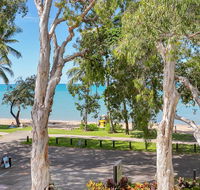 Hibiscus in Marlin Waters Palm Cove - Accommodation Daintree