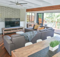 Hideaway At Hodgens Walk to Beach Happy Valley and Bulcock St With Backyard - Accommodation Daintree