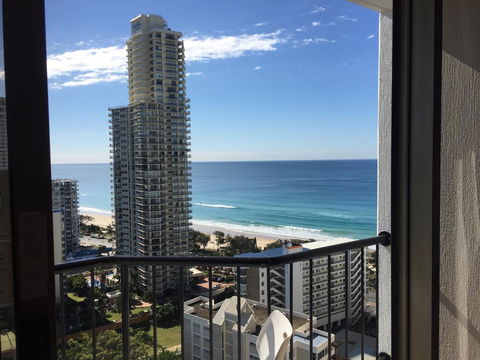 High Floor Twin Share With Ocean View At Surfers Paradise - Hotel Studio - Accommodation Daintree 2