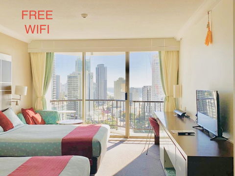 High Floor Twin Share With Ocean View At Surfers Paradise - Hotel Studio - Accommodation Daintree 0