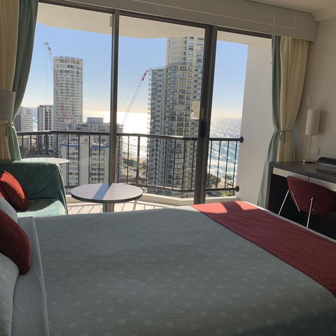 High Floor Twin Share With Ocean View At Surfers Paradise - Hotel Studio - Accommodation Daintree 3