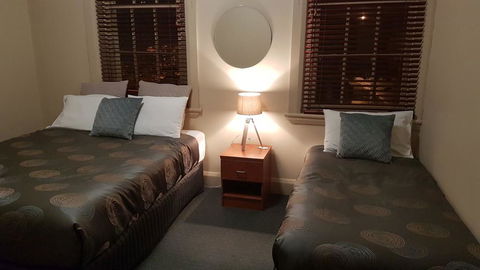 Highlands Hotel - Accommodation Daintree 1