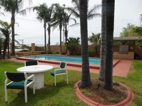 Hilltop Motel - Accommodation Daintree 0