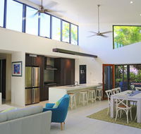 Hilltop Views - Cannonvale - Accommodation Daintree