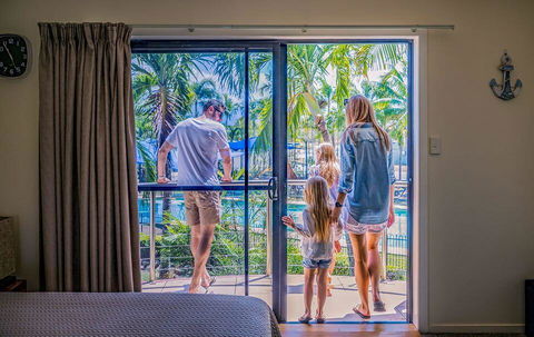 Hinchinbrook Resorts - Accommodation Daintree 2
