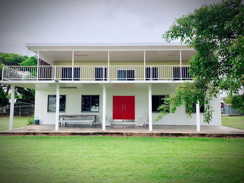 Holiday Rental - Huge House With Beach Views - Accommodation Daintree 0