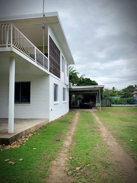 Holiday Rental - Huge House With Beach Views - Accommodation Daintree 3