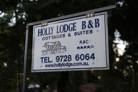Holly Lodge - Accommodation Daintree 1