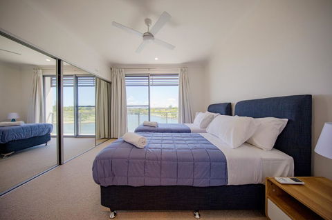 HomePlus - Lakeview Morden Townhouse - Accommodation Daintree 3