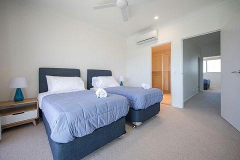 HomePlus - Lakeview Morden Townhouse - Accommodation Daintree 1