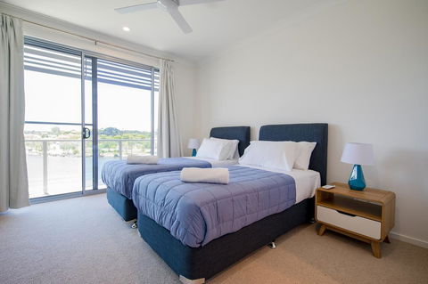 HomePlus - Lakeview Morden Townhouse - Accommodation Daintree 2