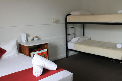 Hotel Beach House Nambour - Accommodation Daintree 2