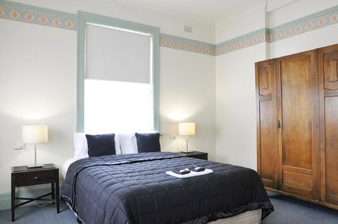 Hotel Gosford - Accommodation Daintree 2